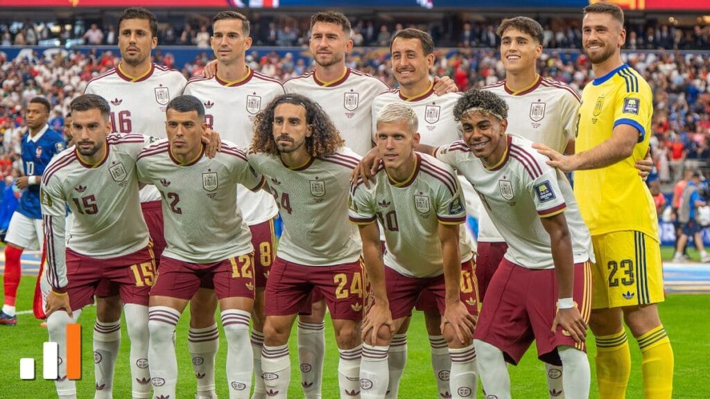 Time titular da Espanha perfilado antes da semifinal contra a França