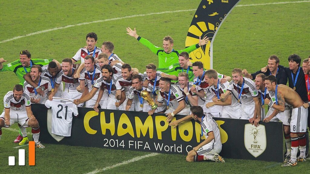 Taça da Copa do Mundo FIFA erguida pela Alemanha em 2014