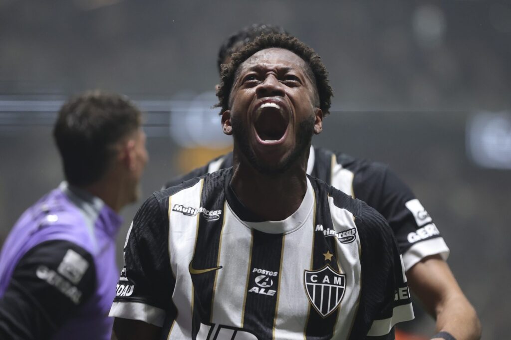 Fred, do Atlético-MG, grita ao comemorar seu gol no clássico contra o Cruzeiro pela Copa do Brasil